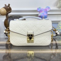 Louis Vuitton Pochette Métis East West M22942