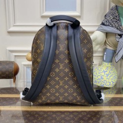 Louis Vuitton Discovery Backpack M46684