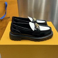 Louis Vuitton Women District Flat Loafer 1AGXIZ