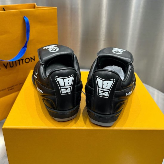 LV Footprint Soccer Sneaker 1AHAI7 LV Footprint Soccer Sneaker 1AHAI7