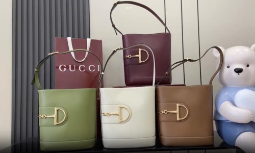 The Replica Gucci 73 Small Bucket Bag 2025 Spring