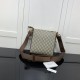 Gucci GG Supreme small messenger bag ‎681021