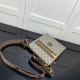 Gucci GG Supreme small messenger bag ‎681021
