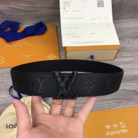 LV Initiales 40MM Reversible Belt MP236
