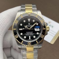 Rolex Submariner 40mm Black Dial Watch / Gold
