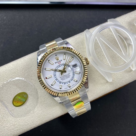 Rolex Sky-Dweller 42 mm White Dial / Steel Rolex Sky-Dweller 42 mm White Dial / Steel