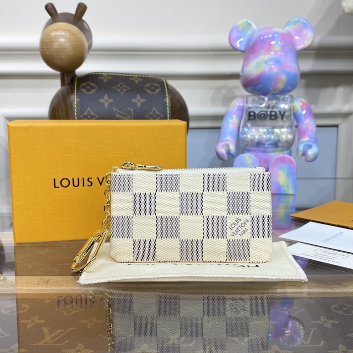 Design of the Louis Vuitton Key Pouch.
